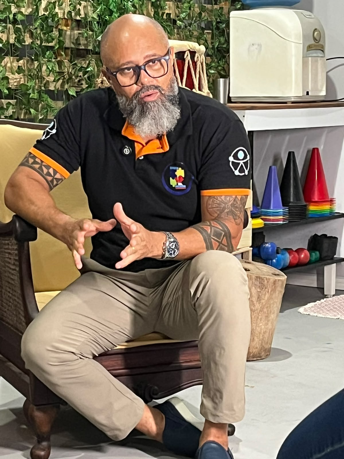 Professor Vermelho no Centro de Referência do Método Capoeira Inclusiva